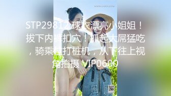 最新极白虎福利姬『皮皮娘』VIP定制剧情-萝莉少女泳池戏水被尾行 抓住双马尾无套内射